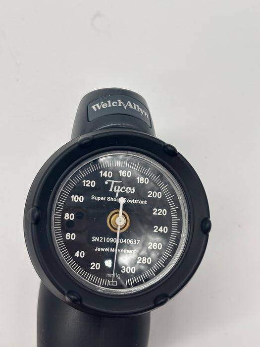 Hillrom Welch Allyn Handheld Gauge (REF: 901092) & 4 Cuffs - 30 Day Warranty!
